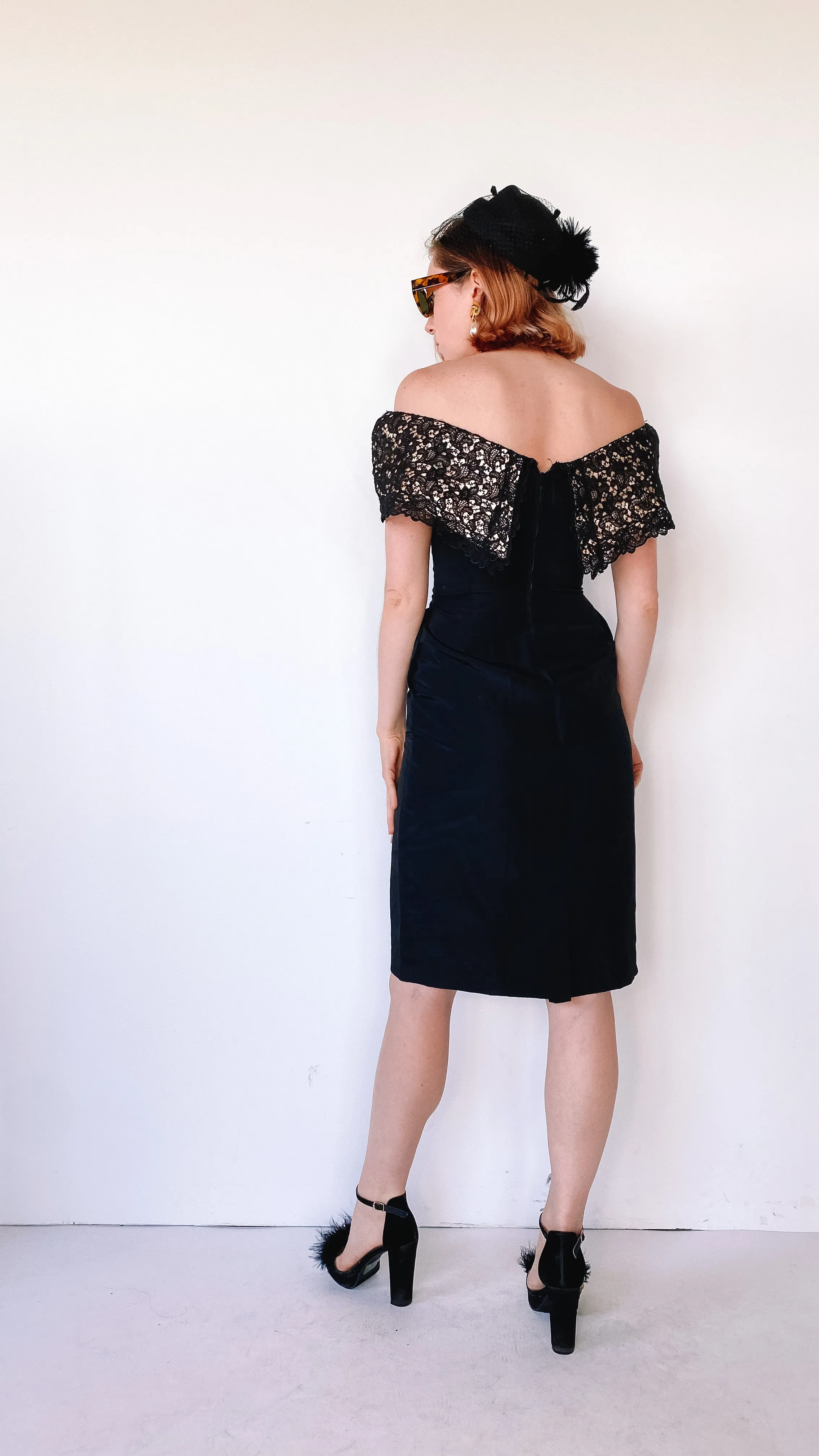 1960s Femme Fatale Black Lace Cocktail Dress, sz. S