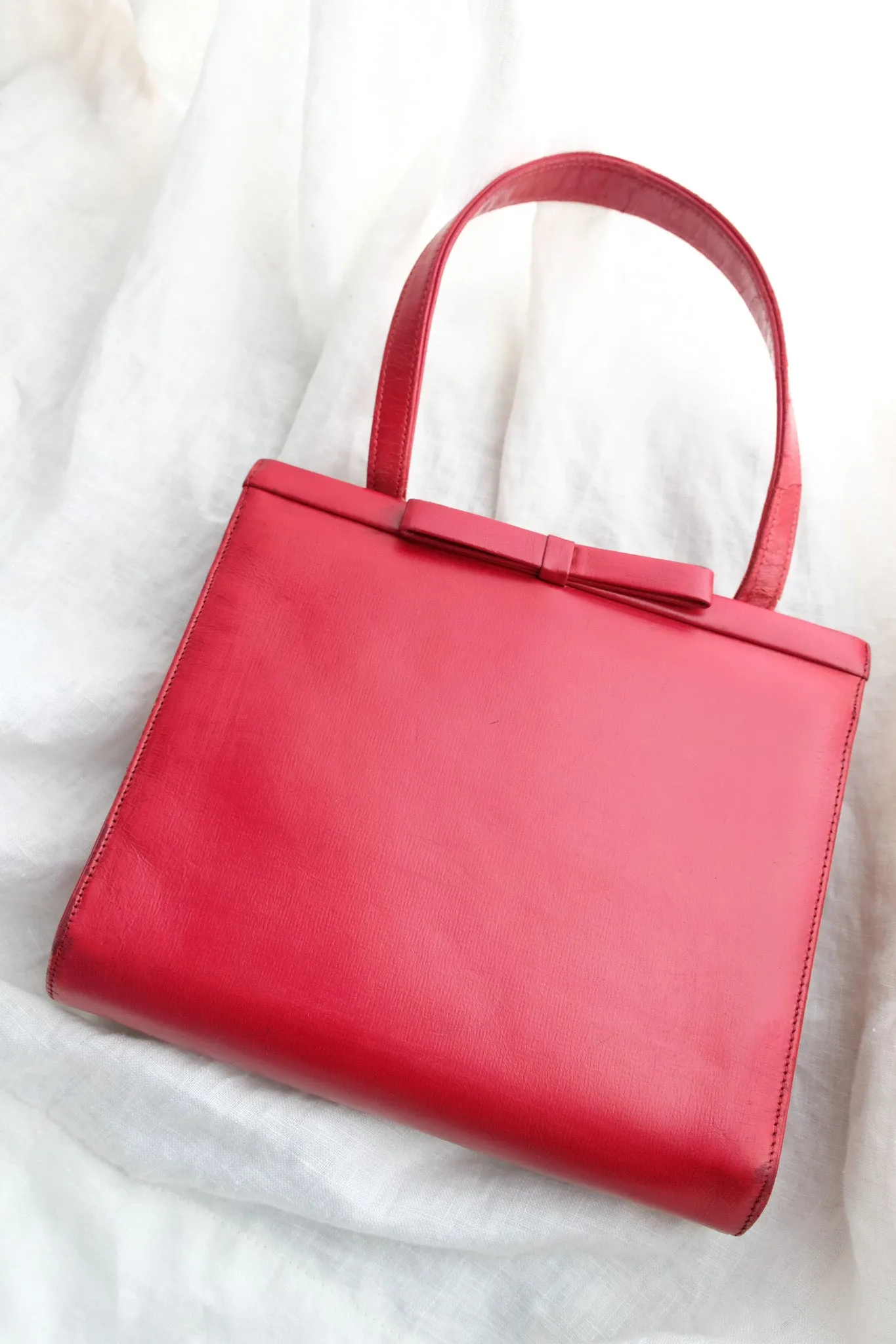 Adorable 1960's Red Square Bow Structured Leather Handbag
