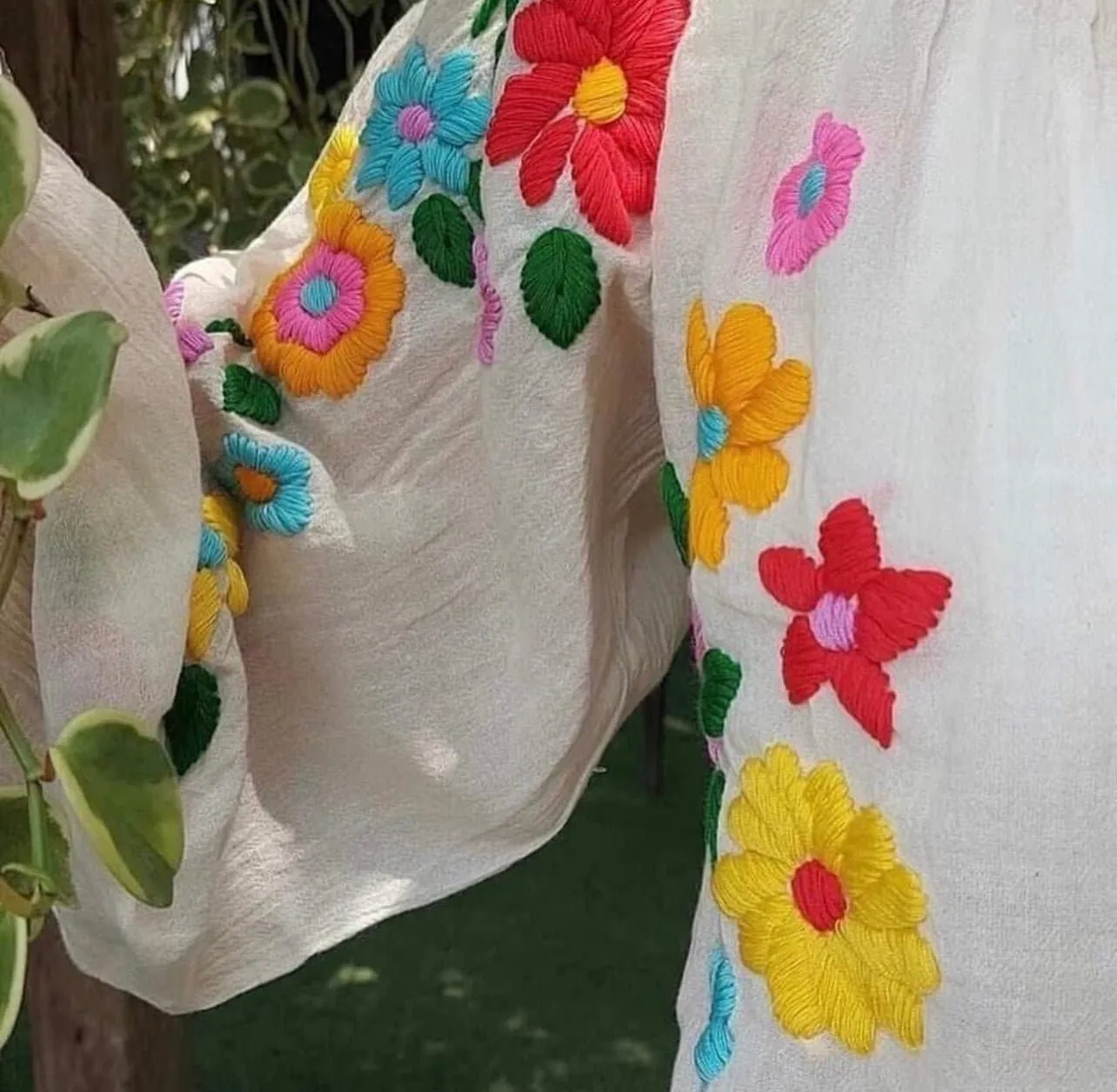 EMBROIDERED COTTON TOP OSCAR