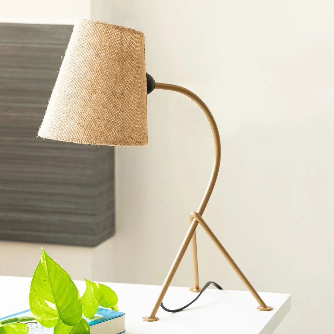 'Rhythmic Sways' Decorative Table Lamp (18.0 Inches, Iron)