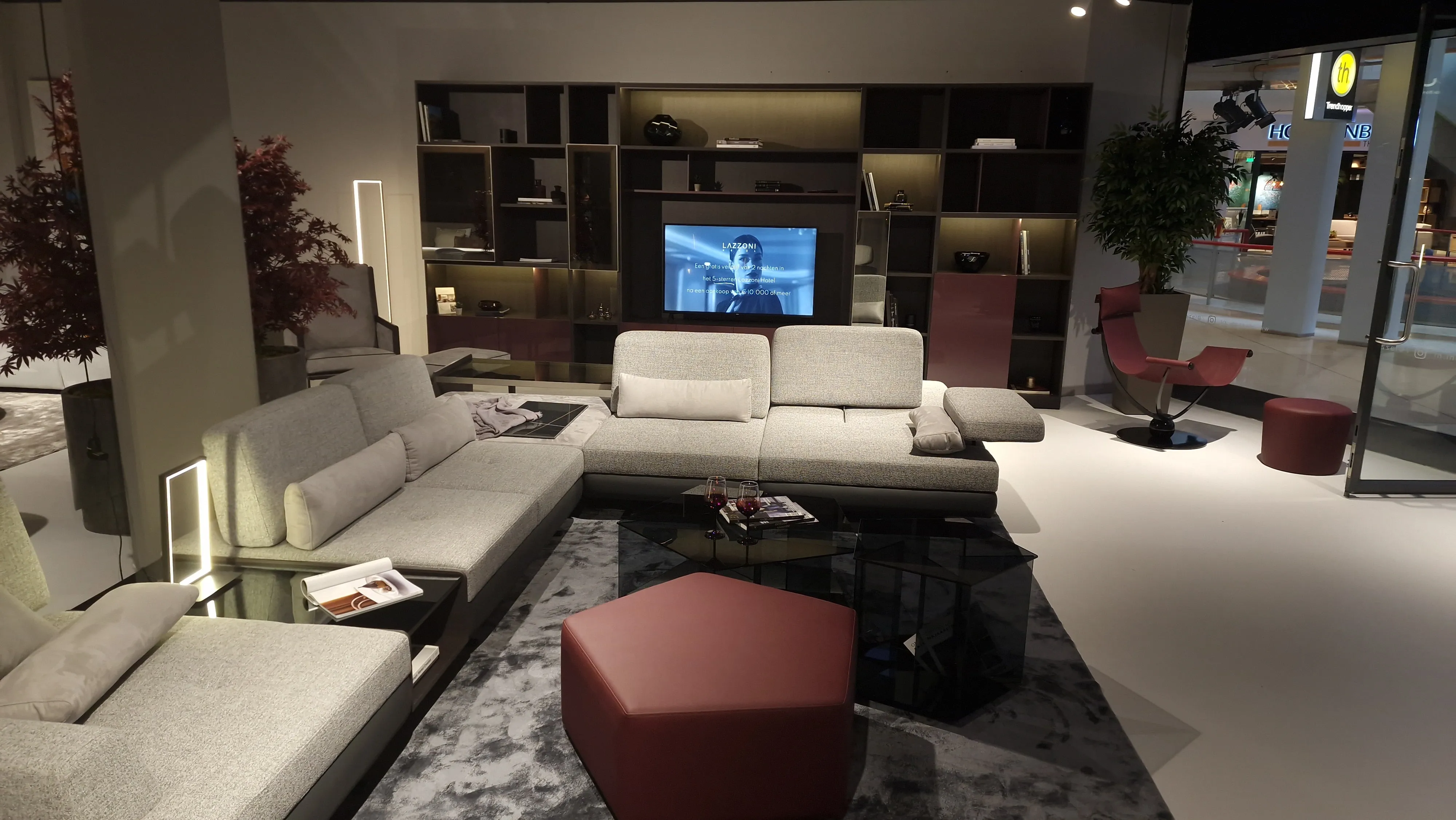Showroom - Manhattan TV Unit